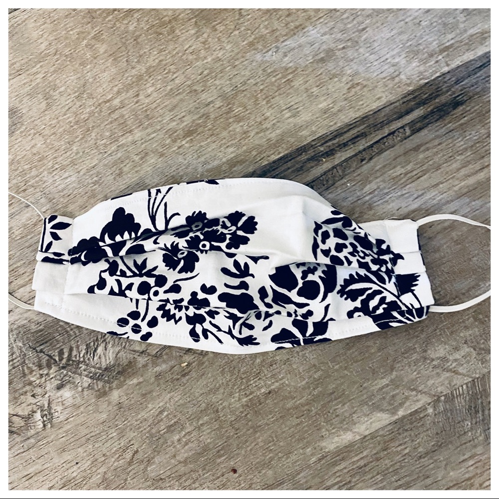 ✨PICK ANY 2 SALE ✨MADE IN THE USA FACE MASK - Picture 6 of 8